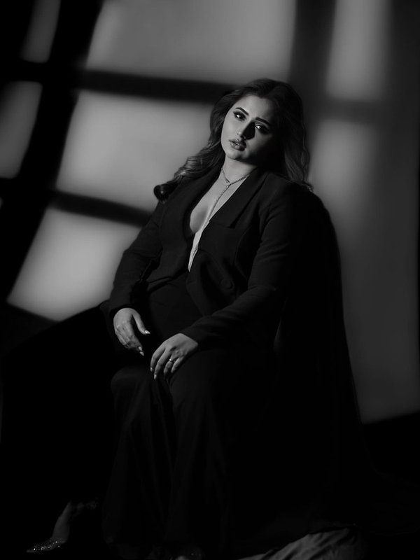 rashmi desai bold look