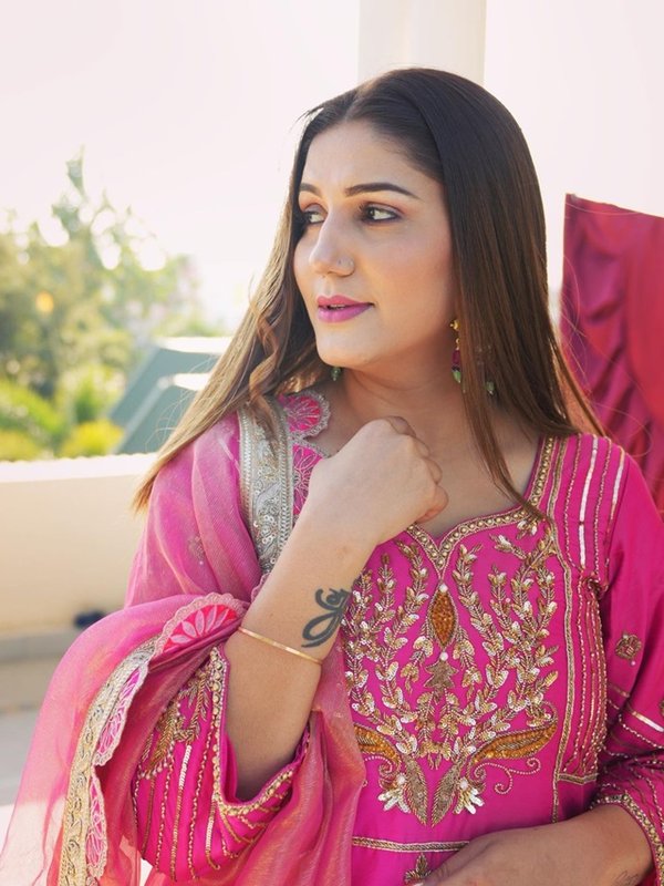 sapna in pink suit