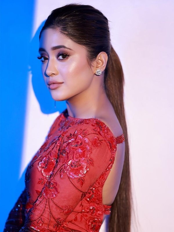 shivangi joshi stuns