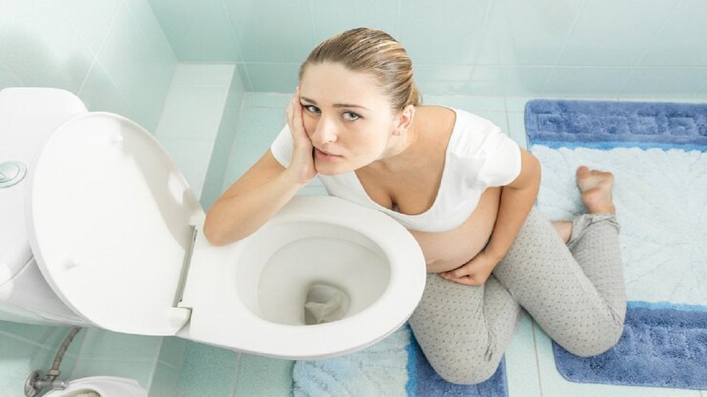 Prevent Frequent Urination During Pregnancy: हार्मोनल बदलाव किडनी में तेजी से रक्‍त संचार करते हैं जिससे मूत्राशय जल्‍दी भर जाता है और प्रेगनेंट महिला को बार-बार पेशाब आता है। photo-freepik