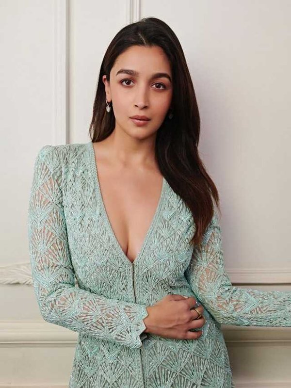 ALIA BHATT IN 98K RS. DRESS