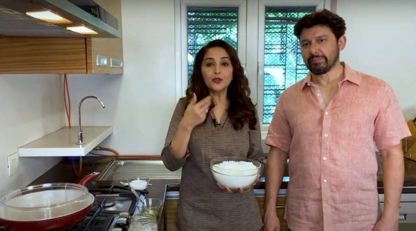 माधुरी दीक्षित को मुंबई का बड़ा पाव अच्छा लगता है।(Photo: Screen Grab)
