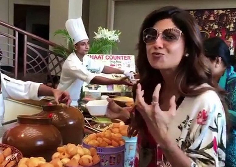 शिल्पा शेट्टी को पानीपुरी बहुत्त पसंद है।(Photo: Screen Grab)