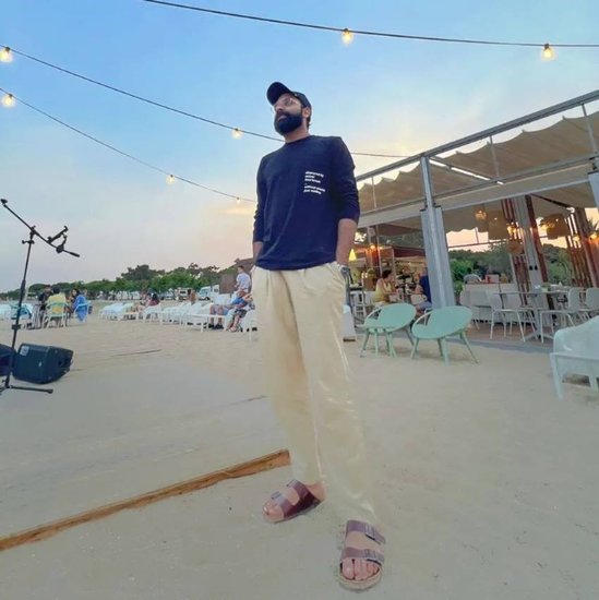 अनुभव ने फिर बिजनेस में हाथ आजमाया। बिजनेस में भी अनुभव का दिल नहीं लगा और उन्होंने अपने पैशन को फॉलो करने का मन बना लिया। (Photo: Anubhav Bassi Instagram)