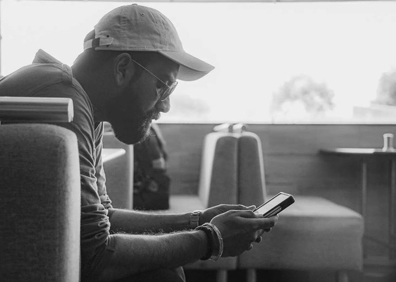 मूल रूप से मेरठ के रहने वाले अनुभव ने राम मनोहर लोहिया लॉ यूनिवर्सिटी से एलएलबी की डिग्री ली है। (Photo: Anubhav Bassi Instagram)