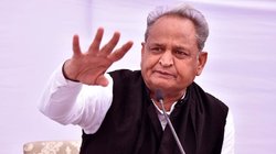 Rajasthan: कांग्रेस में रार बढ़ी, सचिन पायलट कैंप के मिनिस्टर पर FIR