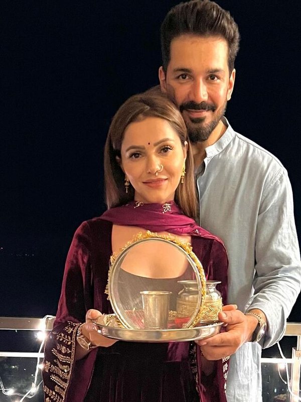 BIGG BOSS REAL LIFE COUPLE