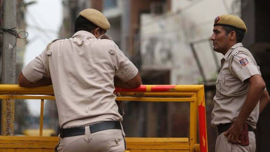 delhi road accident, Bus rams into slum at Delhi Karol Bagh, Bus rams into slum Delhi