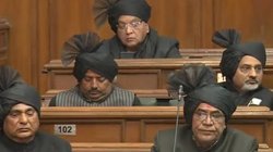 Video: काले कपड़े में विधानसभा पहुंचे भाजपा विधायक तो अमरीश पुरी का जिक्र कर बोले आप नेता- पोते-पोती भी डर जायेंगे