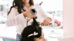 White Hair: सफेद बालों की समस्या से हैं परेशान? इस तरह से करें एलोवेरा और नारियल का तेल का इस्तेमाल