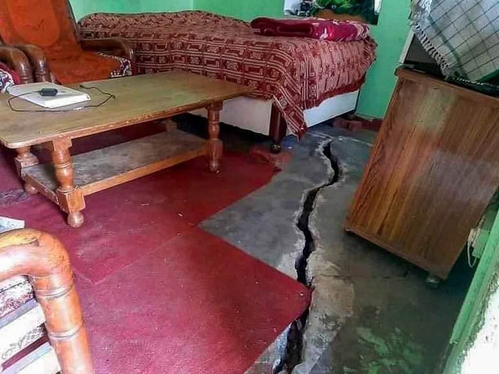 House crack facing problem