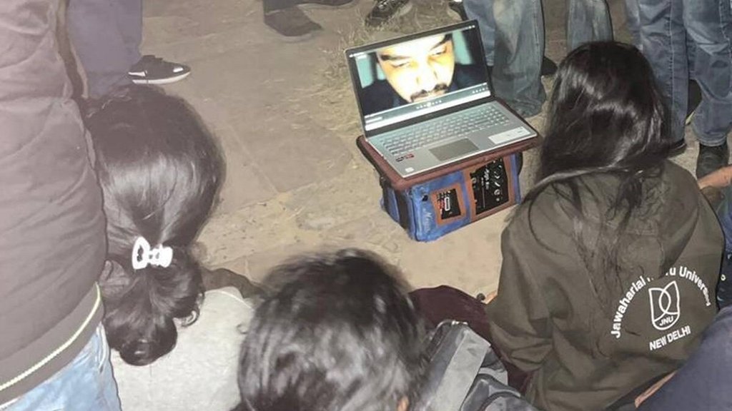 Stone Pelting in JNU, JNU News, Modi Documentary, Hindi News,