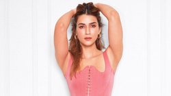 Skin Care: गर्दन पर दिखने वाली लाइन्स को दूर करना चाहती हैं तो Kriti Sanon के इन टिप्स को अपनाएं