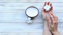 Skin Care: सर्दी में ड्राई स्किन से परेशान हैं तो मलाई के साथ करें इस एक चीज का इस्तेमाल, स्मूथ और हेल्दी दिखेगी त्वचा