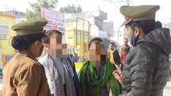 Meerut: कोरियन लड़कियों पर धर्म परिवर्तन का आरोप लगाकर हंगामा, फिल्ममेकर बोले- ये गुंडे देश को तबाह कर देंगे