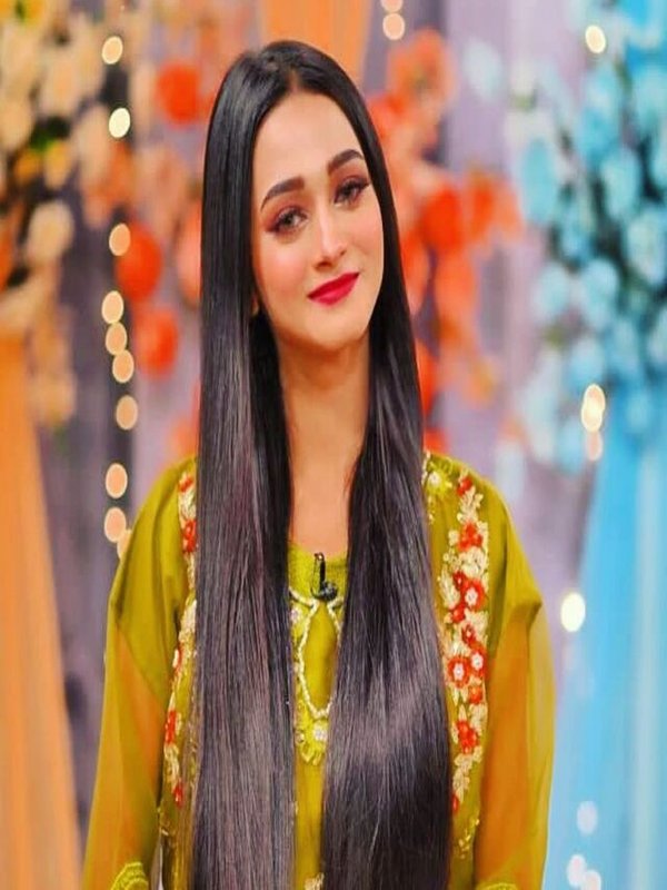 PAKISTANI GIRL AYESHA - INTERESTING FACTS