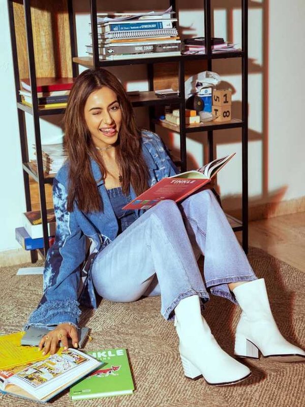 RAKUL PREET WITH BOOKS AND MASTI