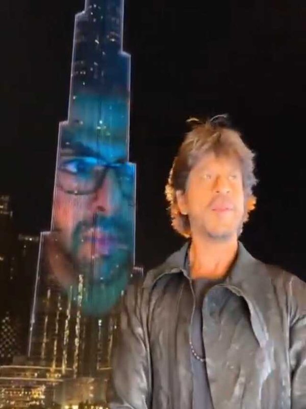 SHAH RUKH KHAN PATHAAN TRAILER LAUNCHED AT BURJ KHALIFA