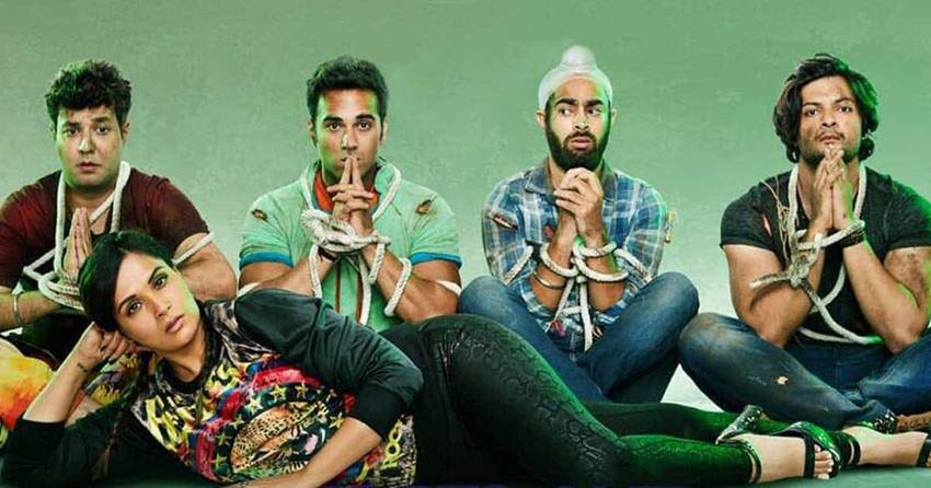 फुकरे 1 और फुकरे 2 दर्शकों द्वारा काफी पसंद की गई थी। ये एक कॉमेडी फिल्म है, जिसका तीसरा पार्ट भी इस साल रिलीज हो रहा है। जी हां!'फुकरे 3' दर्शकों के मनोरंजन के लिए तैयार है और मिड ईयर तक रिलीज हो जाएगी। (Photo: Screen Grab)