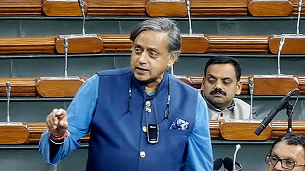 Shashi Tharoor, Shashi Tharoor Schools, Hindi Rashtravadis