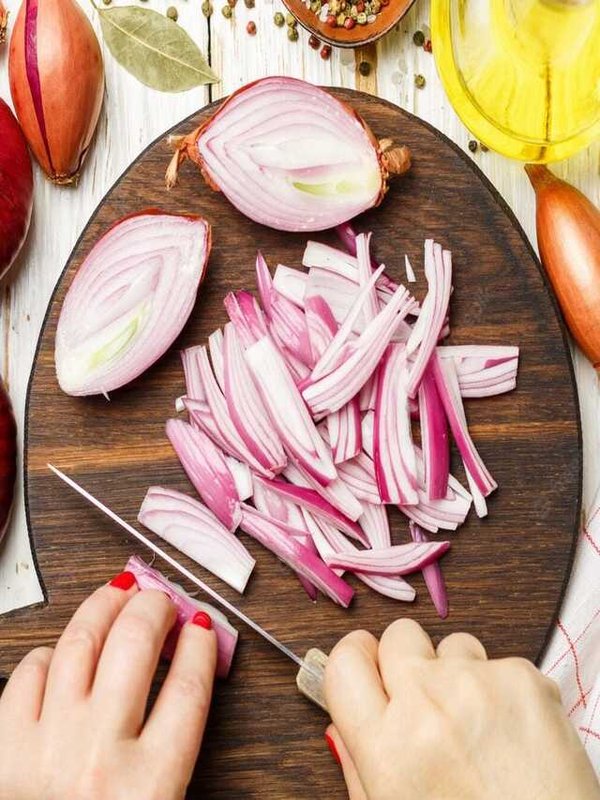 TIPS HOW TO AVOID TEARS WHILE CUTTING ONIONS