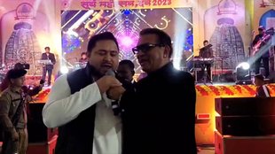 Tejasawi Yadav II Abhijit Bhattacharya II Viral Video