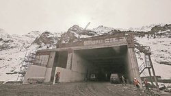 पहाड़ों पर तबाही की सुरंगें