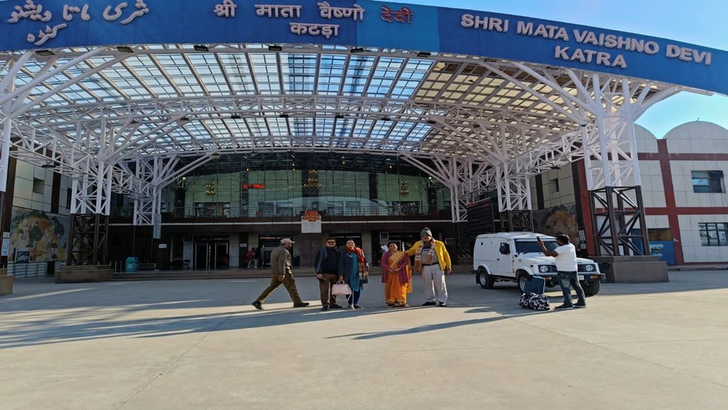 कटरा रेलवे स्टेशन स्वच्छता का प्रतीक।
