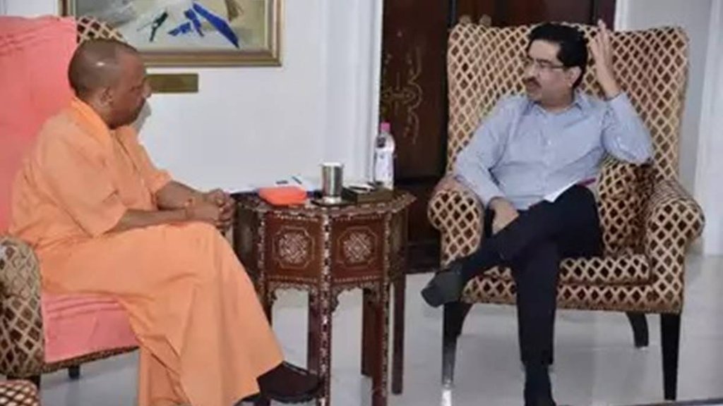 UP CM Manglam Birla| Manglam Birla Photo| Manglam With UP CM| UP CM With Birla|