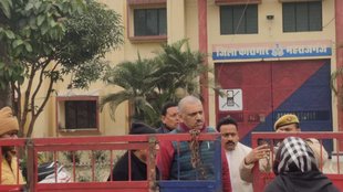 uttar pradesh, amitabh bajpai meet irfan solanki, irfan solanki