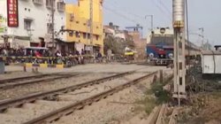 Bihar: नीतीश कुमार के काफिले के लिए रोकी गईं दो ट्रेन, सीएम बोले- मीडिया से मिल रही जानकारी