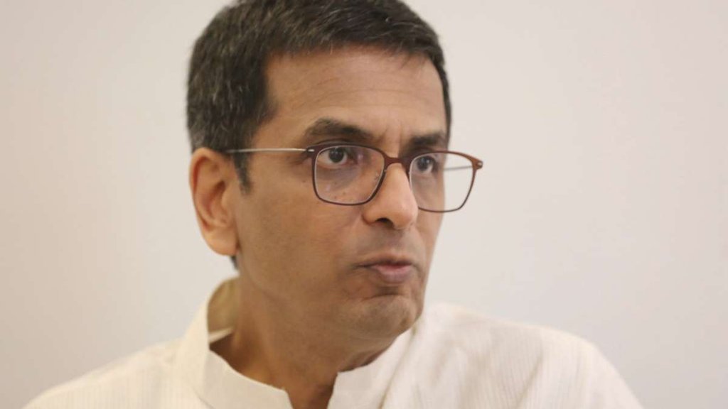 CJI DY Chandrachud के पिता Y. V. Chandrachud 2 फरवरी 1978 से 11 जुलाई 1985 तक भारत के मुख्य न्यायाधीश रहे थे। (Express Photo by Tashi Tobgyal)