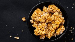 Makar Sankranti 2023: मधुमेह के कारण मीठे से दूर रहना चाहते हैं? ऐसे बनाएं शुगर फ्री तिल और बादाम की चिक्की