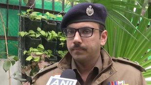 delhi crime news | attack on delhi police | delhi police attack