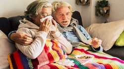 Vitamin Deficiency: सर्दी में बुजुर्गों को चुस्त और हेल्दी रखने के लिए जरूरी हैं ये तीन विटामिन, एक्सपर्ट से जानिए फूड लिस्ट