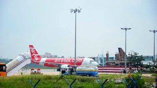emergency landing| air asia |