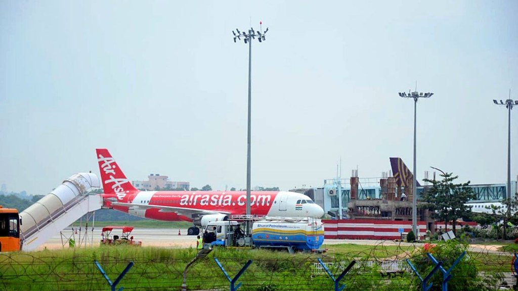 emergency landing| air asia |