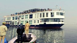 Ganga Vilas Cruise के बिहार में फंसने की खबर पर अखिलेश यादव ने कसा तंज, सच्चाई बता लोगों ने किया ट्रोल