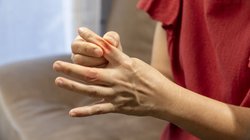 Uric Acid: गठिया से हैं परेशान? इन फूड्स को डाइट में करें शामिल, यूरिन से निकल जाएगा प्यूरिन