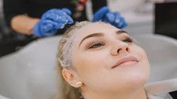 Hair care: बालों को कलर करते हैं तो एक्सपर्ट से जानिए कौन सा शैंपू colour-protecting है