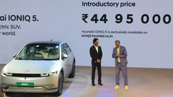 Shahrukh khan ने लॉन्च की Hyundai ioniq 5, सिंगल चार्ज पर देगी 631 km, की रेंज, जानें फीचर्स और स्पेसिफिकेशन