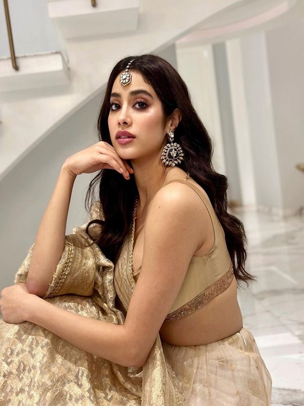 janhvi kapoor lehanga look