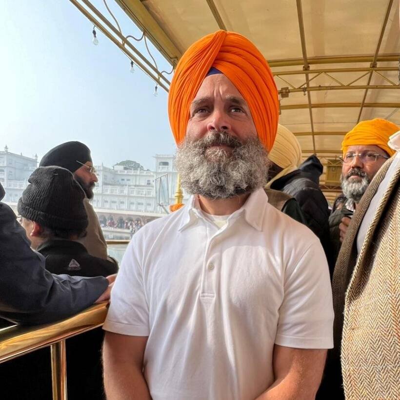 Rahul Gandhi in white t Shirt an saffron turban