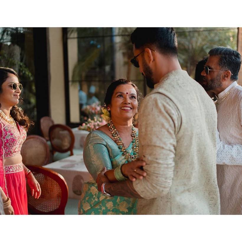 KL Rahul with mom