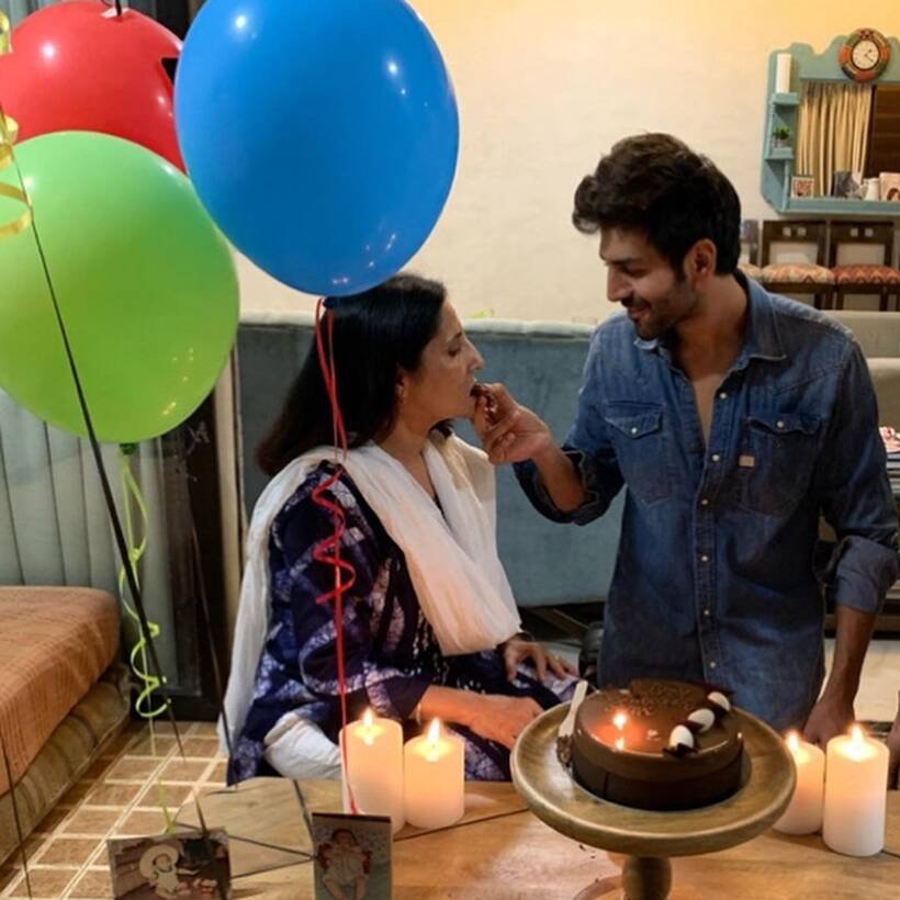 Kartik Aaryan with mom