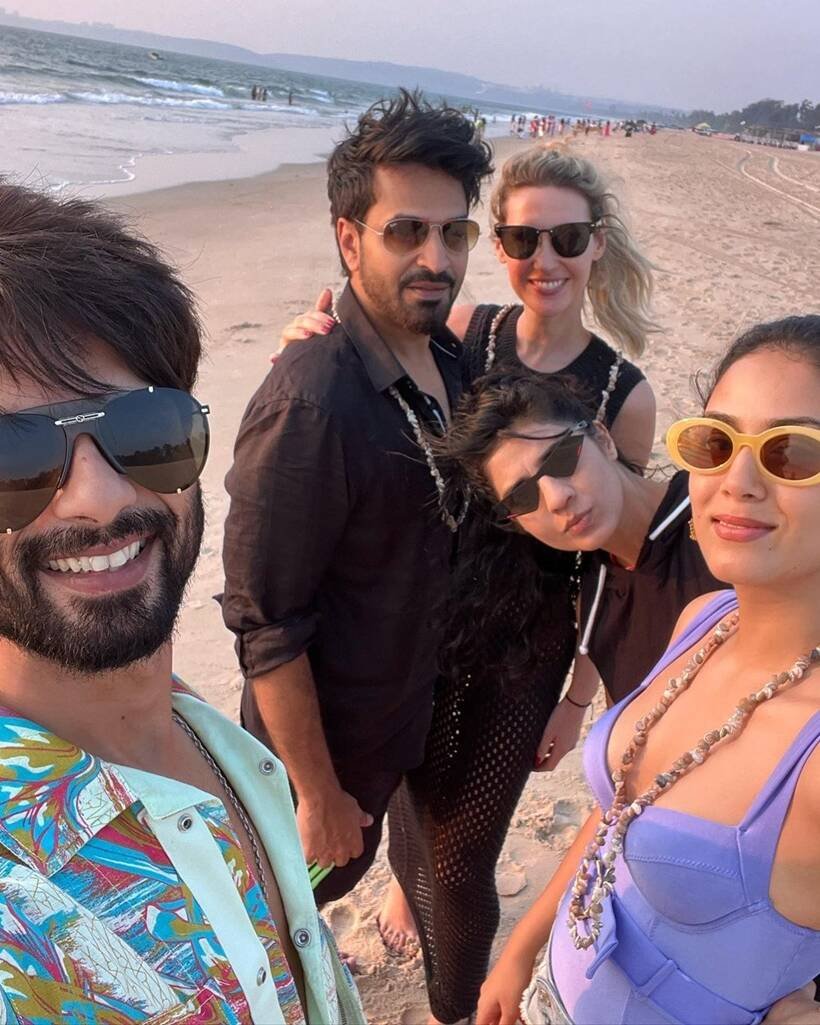 Shahid Kapoor with friends