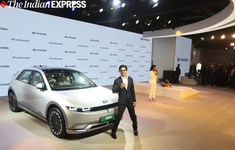 Shahrukh khan in Delhi Auto Expo
