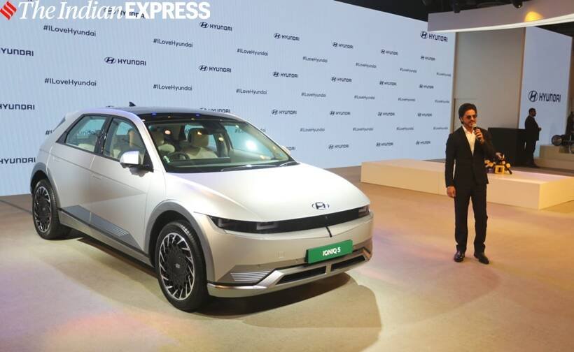 shah rukh khan in Auto Expo 2023