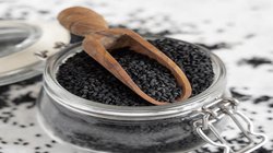 Health Benefits of Kalonji: कालौंजी से दूर होता है इन 4 खतरनाक बीमारियां का खतरा, एक्सपर्ट से जानिए फायदे