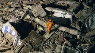 lucknow building collapse |